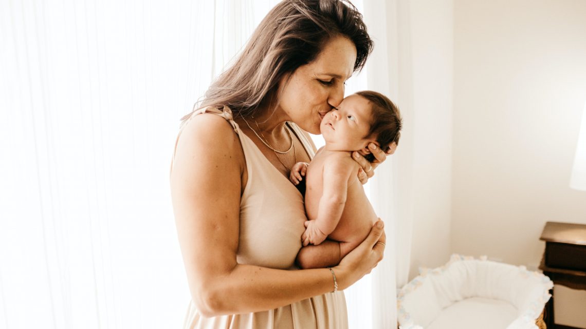 De voordelen van een draagzak voor je baby De voordelen van een draagzak voor je baby